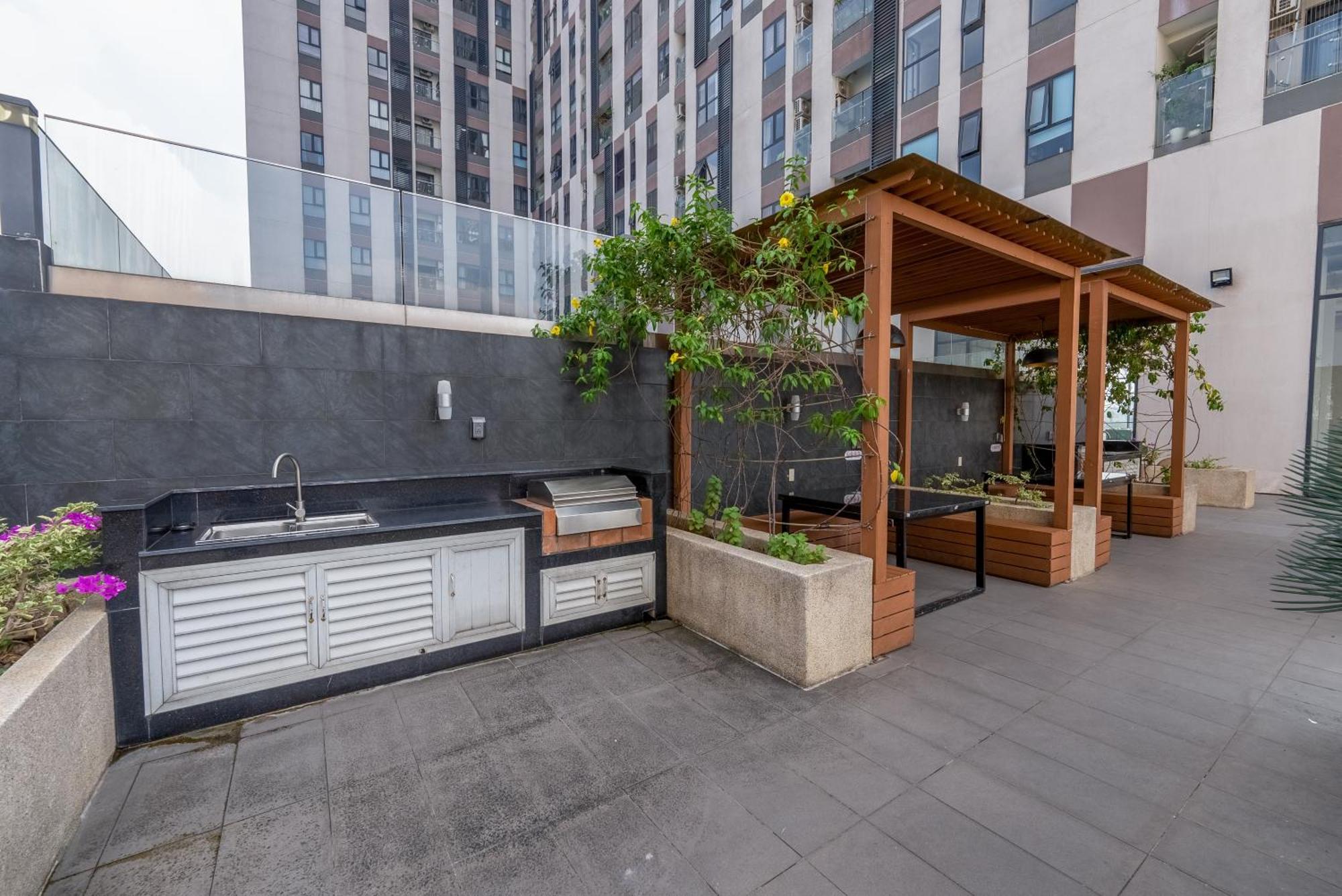Cozy Private Bedroom In A Luxury 2Br Condo Ho Chi Minh City Exterior photo